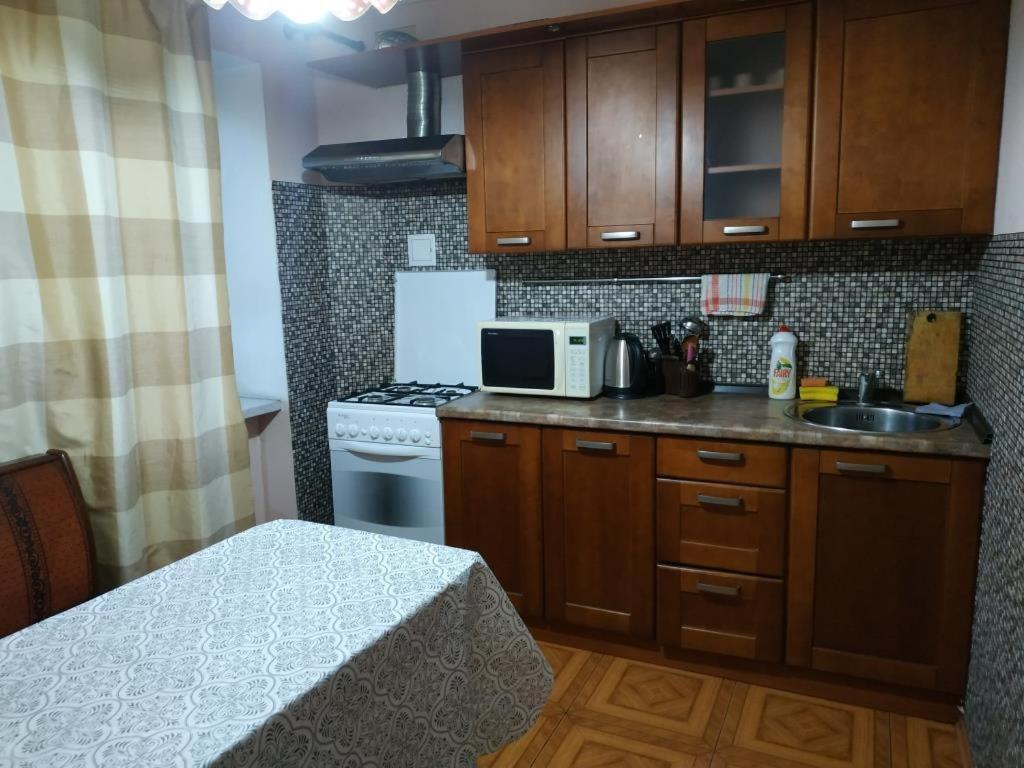 Nice Apartment Near Gulliver Kyiv Exterior photo