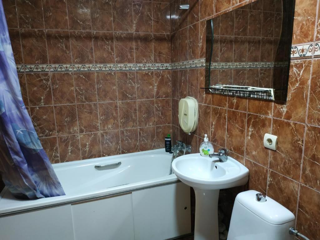 Nice Apartment Near Gulliver Kyiv Exterior photo